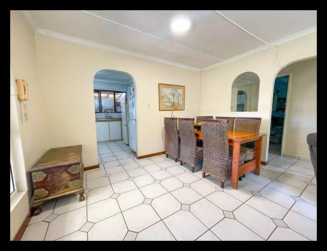 3 BEDROOM HOUSE FOR SALE IN CAVERSHAM GLEN